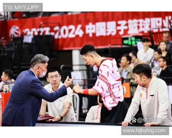 任骏飞引领球队奋勇拼搏展现篮球精神助力赛季辉煌成就 任骏飞引领球队奋勇拼搏展现篮球精神助力赛季辉煌成就